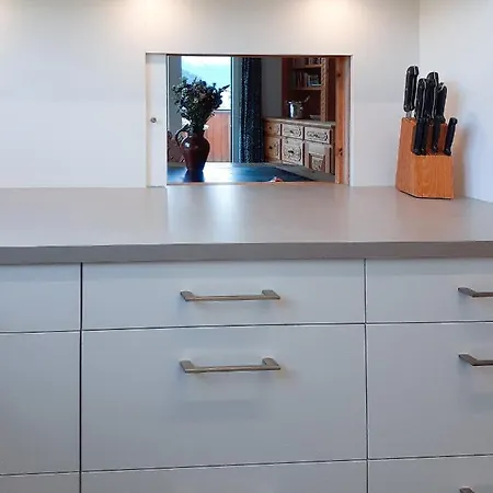 Renovierte Mit Pool, Sauna Und Parkplatz